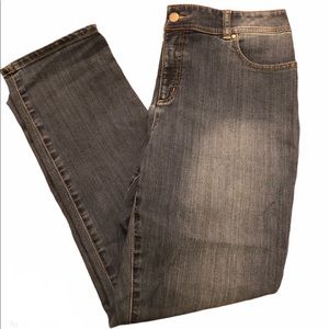 Chicos Fabulously Slimming Straight Leg Size 1.5